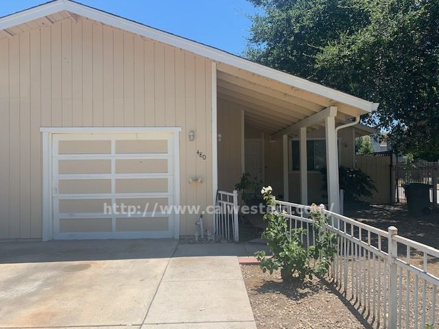 Foto principal - Spacious Duplex In Convenient Location