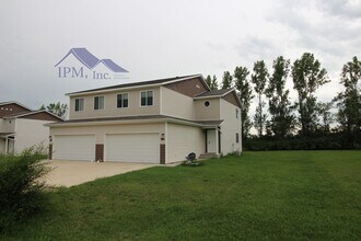 Building Photo - 300 5th Ave W