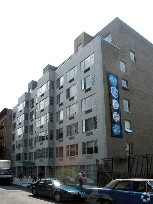 Building Photo - Deco East