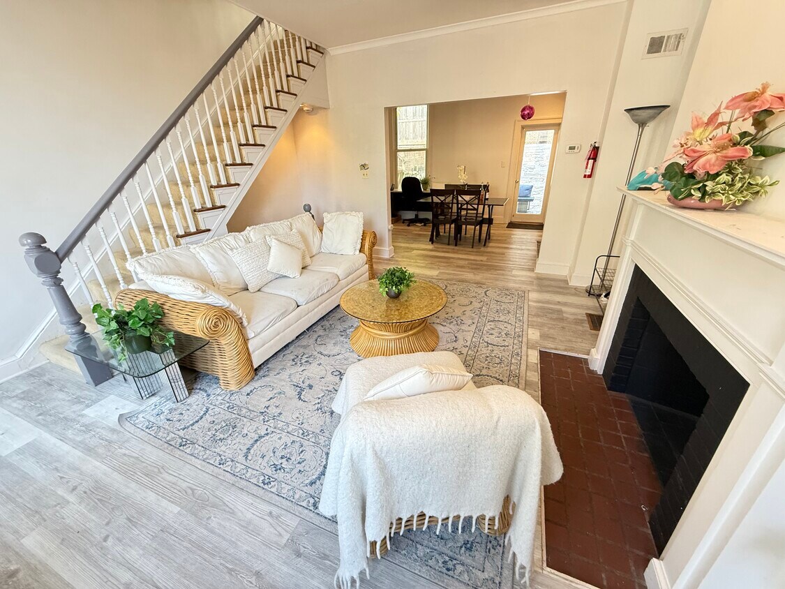 Foto principal - 1219 34th St NW