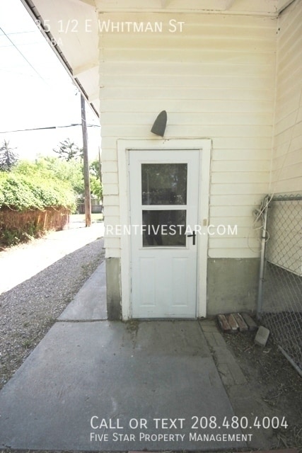 Building Photo - 1035 1/2 E Whitman St-