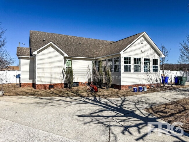 Building Photo - 2104 Beauvoir Ct