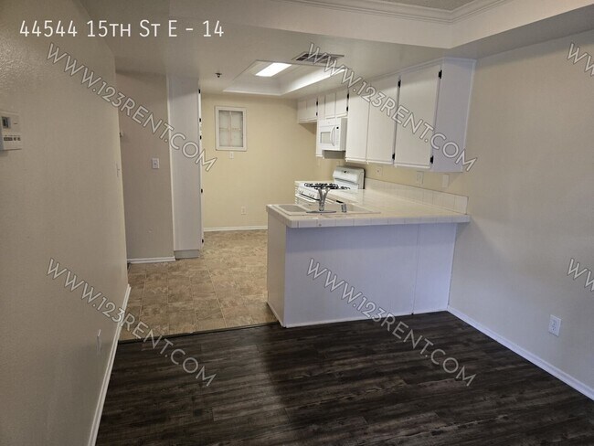 Foto del edificio - 44544 15th St E