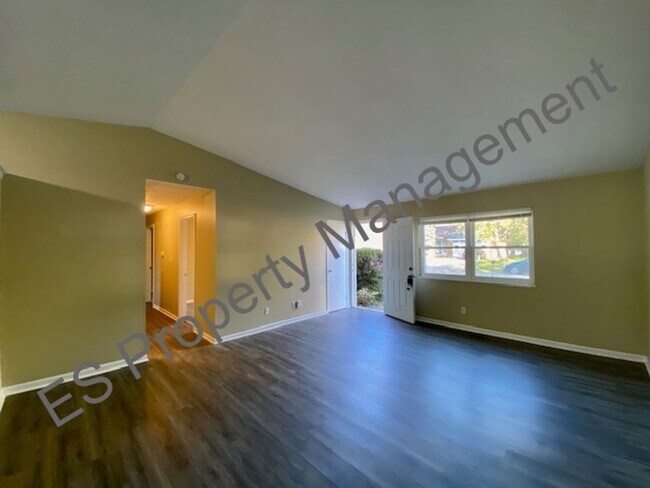Foto del edificio - 3 Bedroom 1 Bathroom Ranch Style Home in Perry Township!
