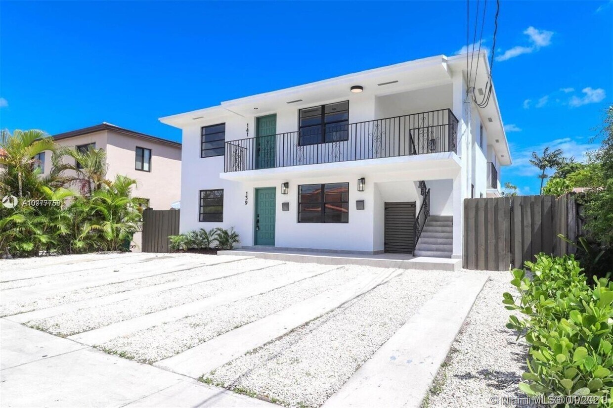 Primary Photo - 139 SW 31st Ct