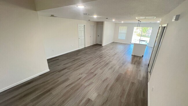 Building Photo - Stunning 4 Bedroom, 2 Bathroom Home in Palm Bay!!
