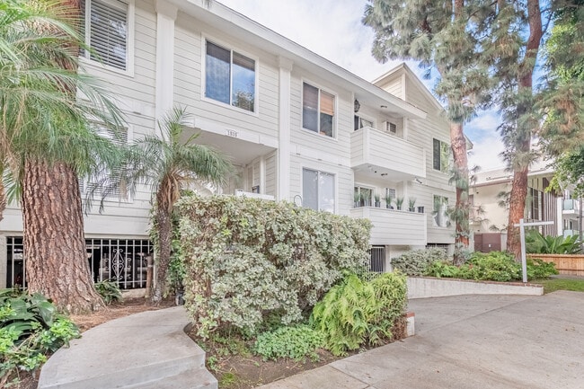 Foto del edificio - 1535 Granville Ave