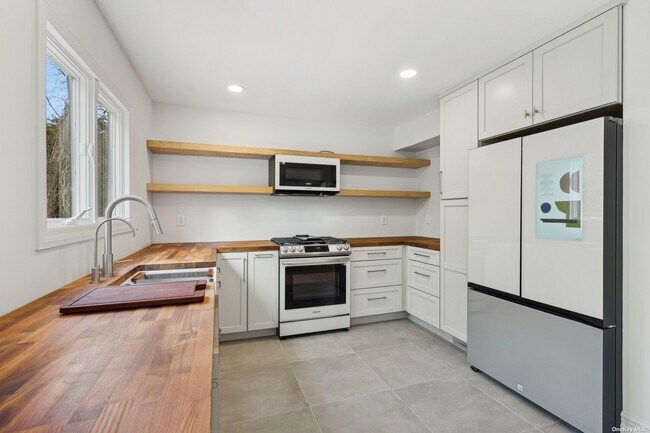 Building Photo - 17 Ginny Ln