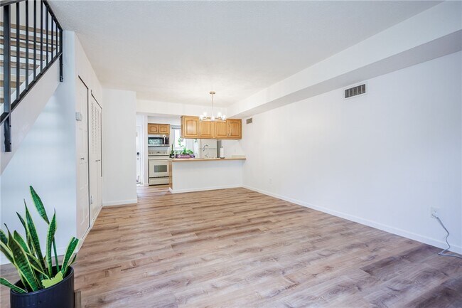 Foto del edificio - 678 Eastbrooke Ln