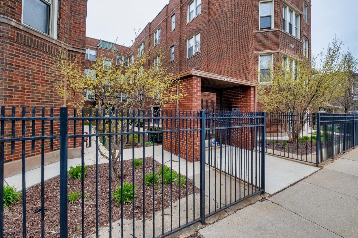 2450 W Addison St Unit 3B, Chicago, IL 60618 Condo for Rent in