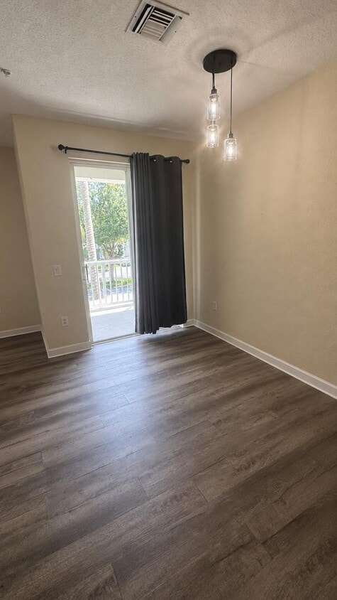 Building Photo - 2039 Shoma Dr