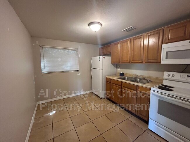 Building Photo - 8501 N Temple Ave