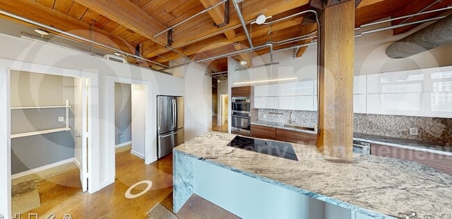 Building Photo - 509 Elm St