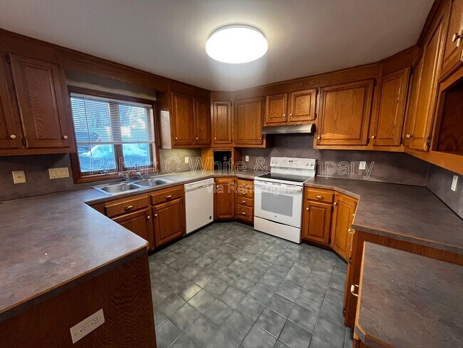 Building Photo - 92 Water St