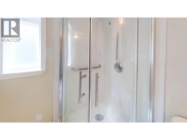 Building Photo - 9140 Chapmond Crescent