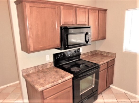 Building Photo - 7729 W Rancho Dr