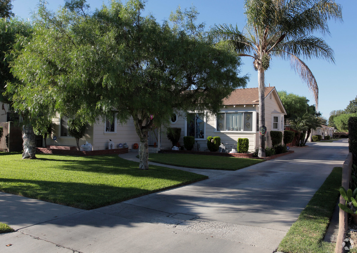 Primary Photo - 9301-9305 1/2 Park St
