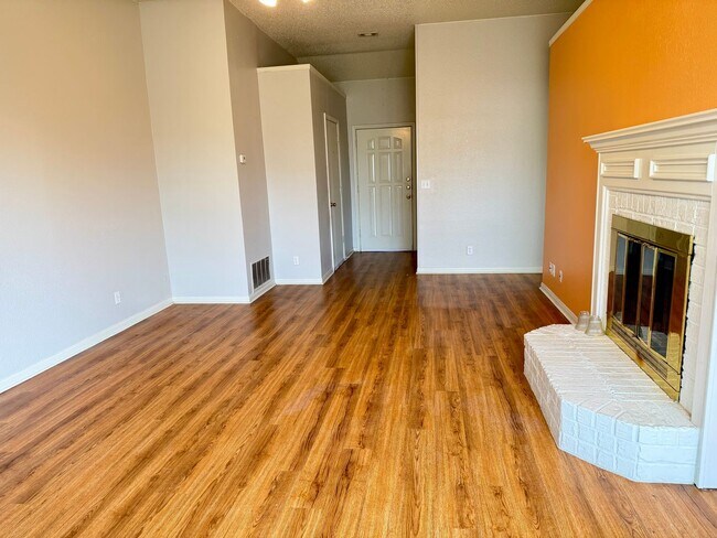 Building Photo - 2503 Marlin Dr