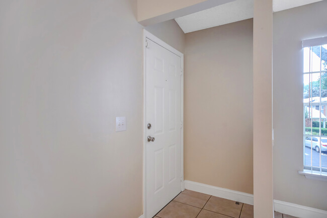 Building Photo - 5405 Lake Margaret Dr