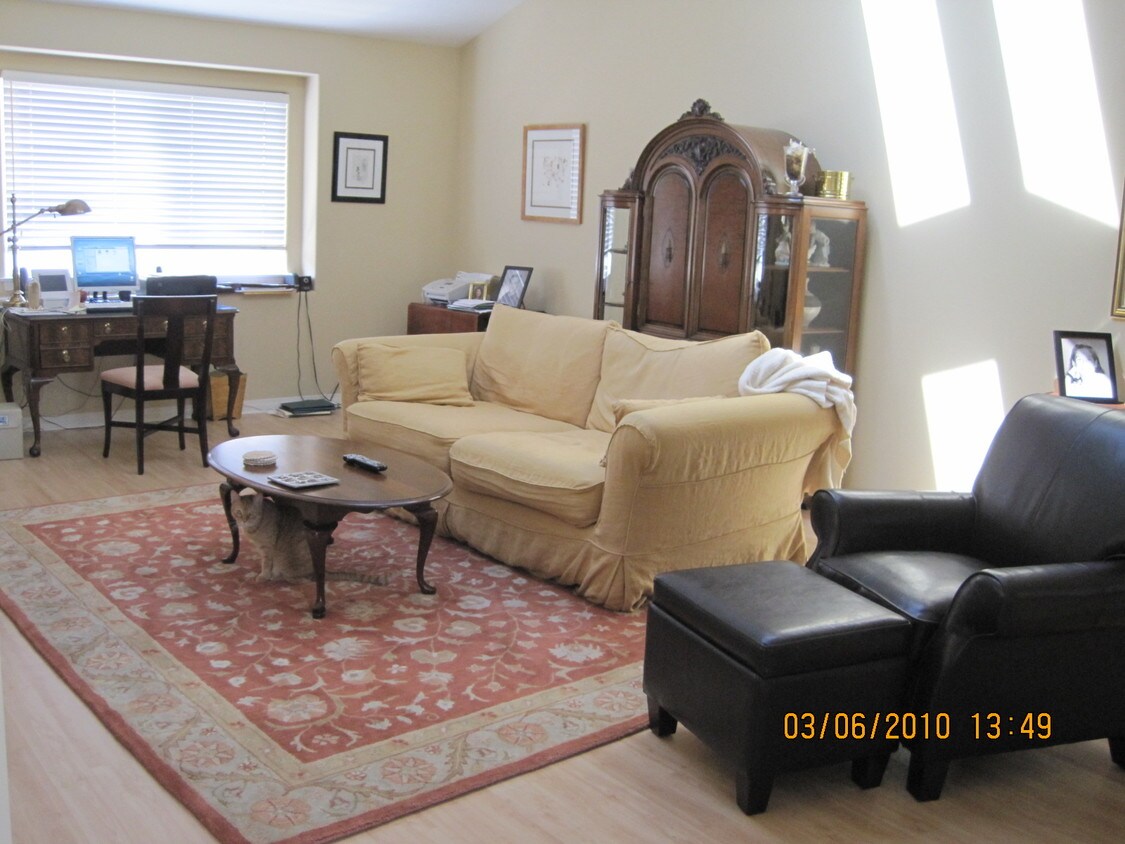 Primary Photo - 1525 Artesia Blvd