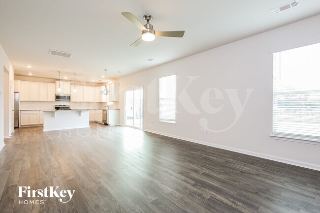 Foto del edificio - 701 Birchcrest Wy