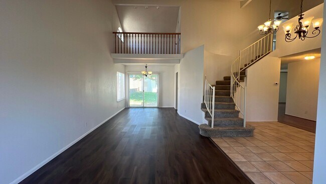 Building Photo - West Palmdale Home