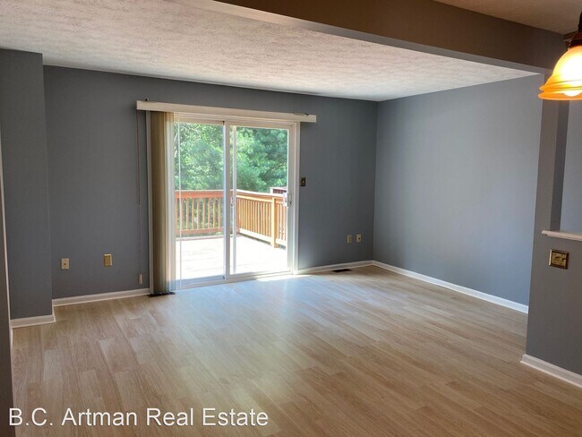 Building Photo - 2 br, 1.5 bath House - 115 Palace Court