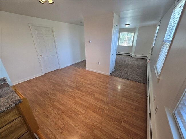 Building Photo - 180 S Main St