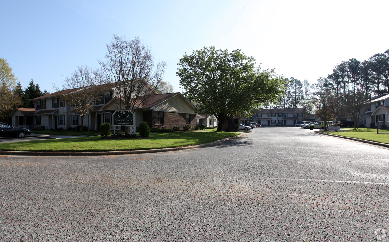 Primary Photo - Meadow View Apartments