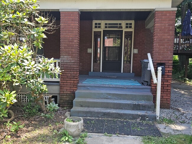 Building Photo - 146 Lee St