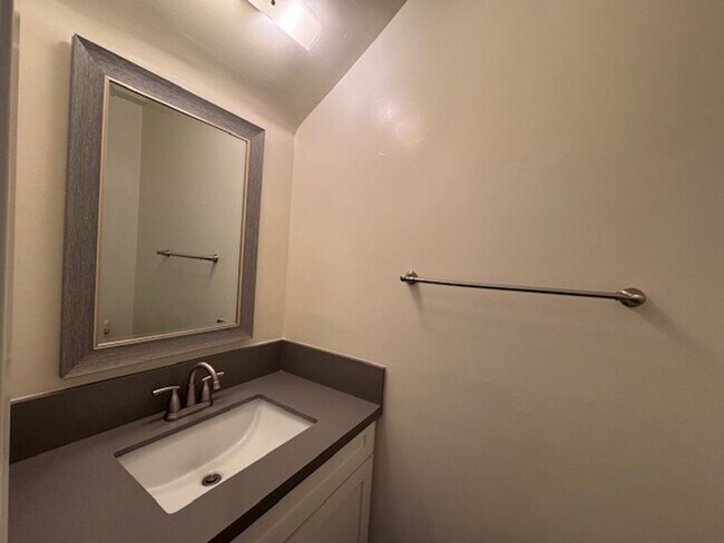 Foto del edificio - 547 Cherry Ave
