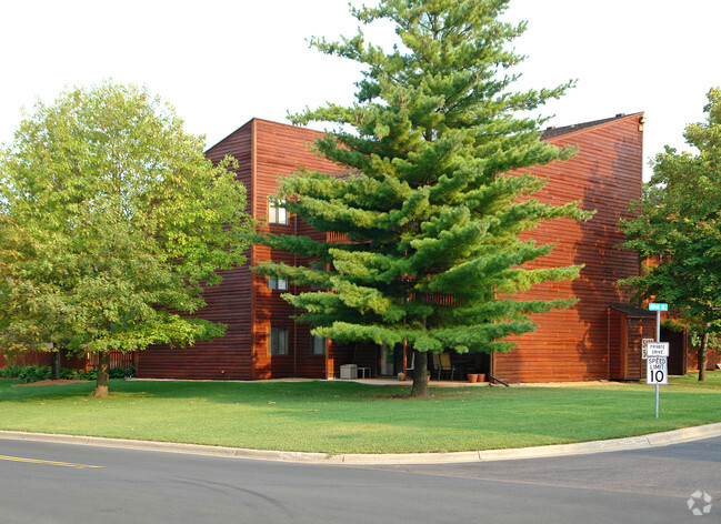 Building Photo - Landmark Estates