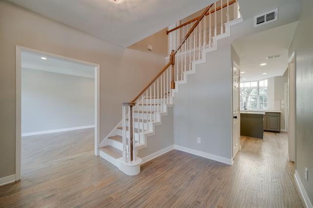 Building Photo - 1093 Winding Creek W Dr
