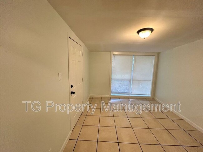 Building Photo - 6453 Burgundy Rd S