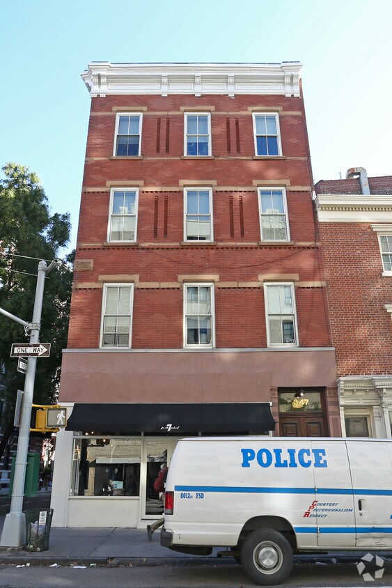 Building Photo - 347 Bleecker St