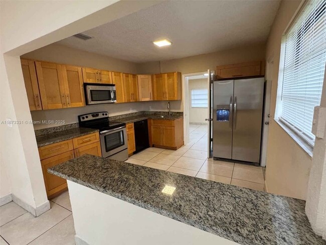 Foto del edificio - 1732 NE 158th St