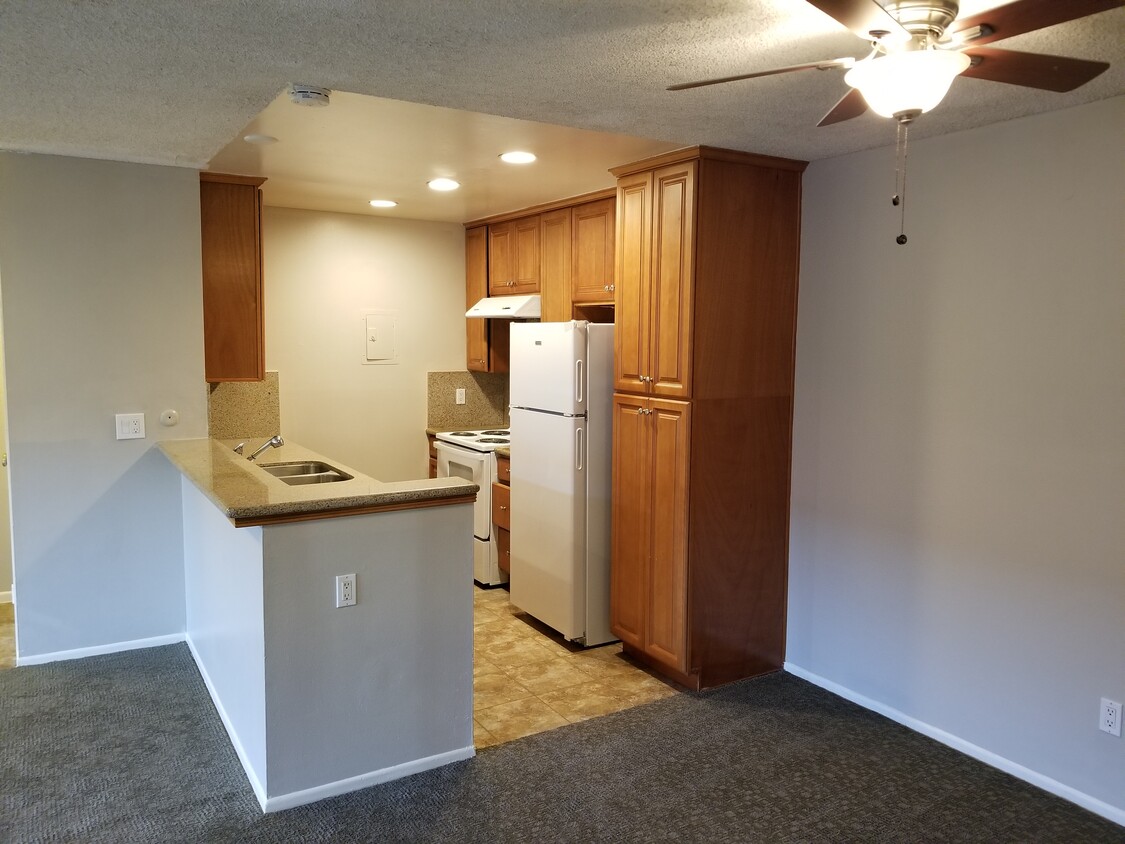 Primary Photo - 2521 W Sunflower Ave