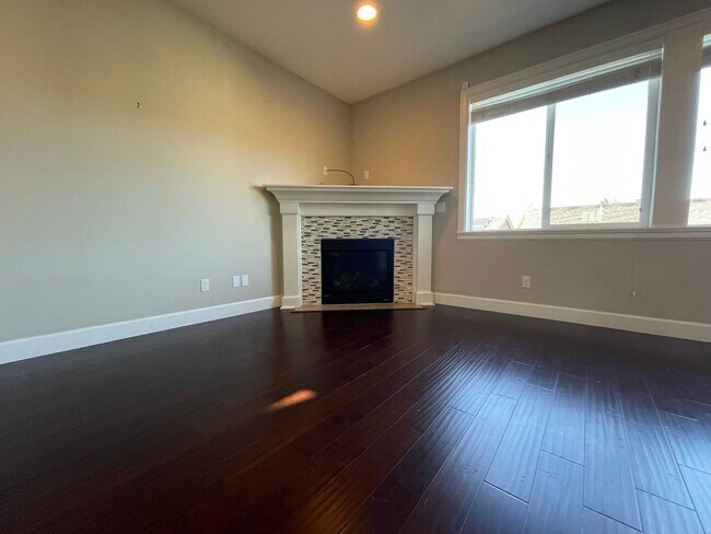 Foto del edificio - 16985 NW Madrone St