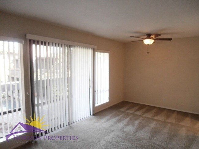 Foto del edificio - Unique 1 Bed 1 Bath 760sqft 2nd Floor Arde...