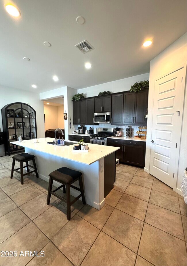 Foto del edificio - 9221 W Glenrosa Ave