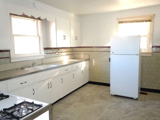 Building Photo - Two Bedroom Home with Washer/Dryer Hookups...