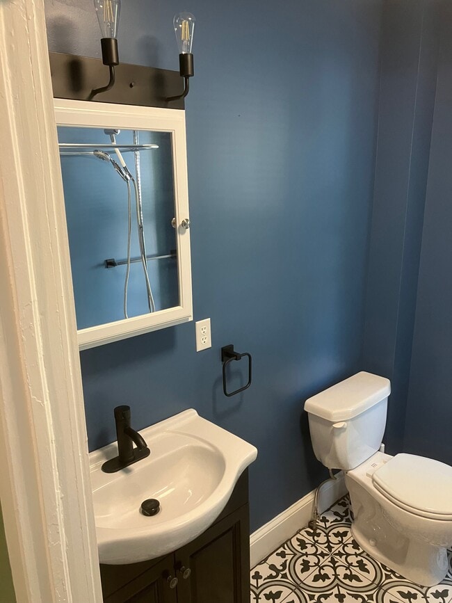 Building Photo - 1302 Hillside Ave