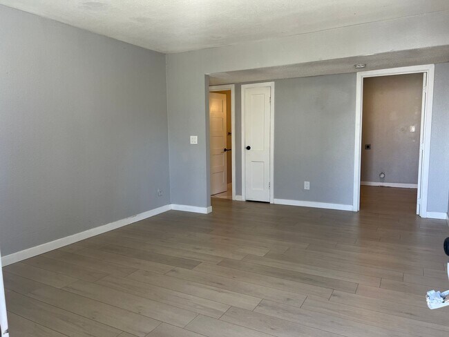 Building Photo - Carlyle Apartments