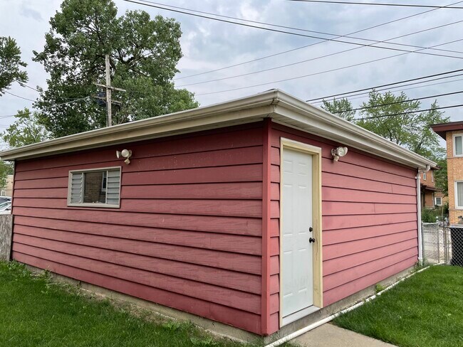 Building Photo - 8316 Knox Ave