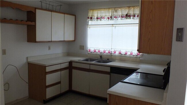 Foto del edificio - 2401 Brooke Ct
