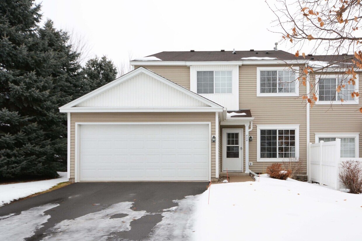 Primary Photo - Available 05/01 2BD Woodbury Townhome Near...