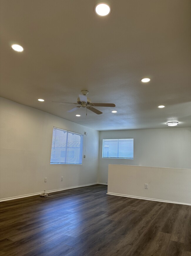 Living room - 616 S Fashion Park St