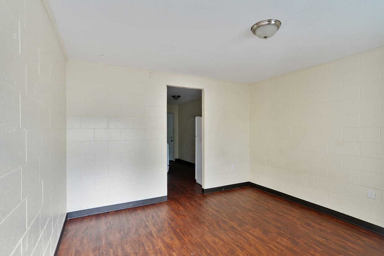 Primary Photo - 1425 Monroe St