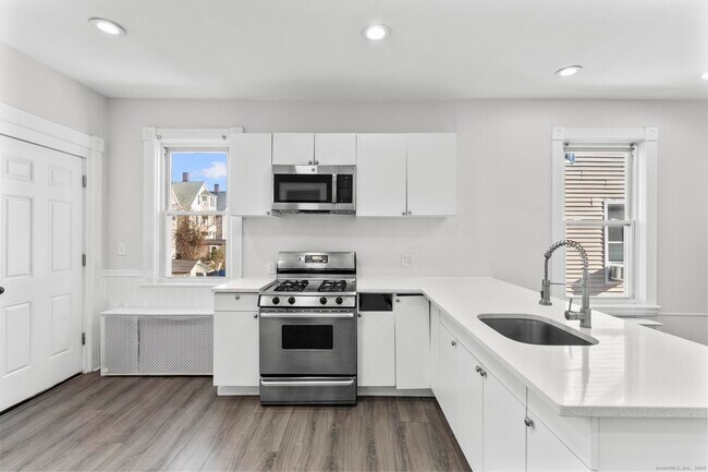 Building Photo - 394 Gregory St