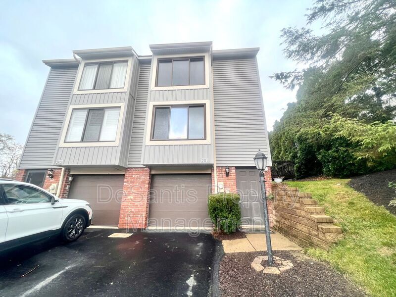 201 Serendipity Dr, Coraopolis, PA 15108 House Rental in Coraopolis